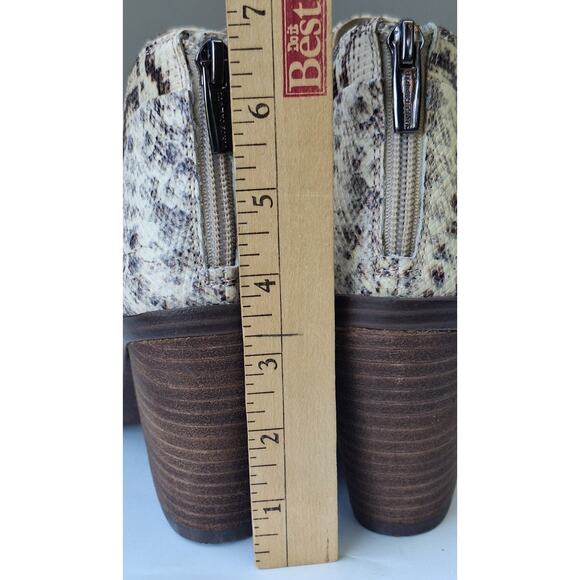 VINCE CAMUTO Gradina Snakeskin Leather Block Heel  Bootie Ankle Boot 7.5 Fall - Picture 5 of 11